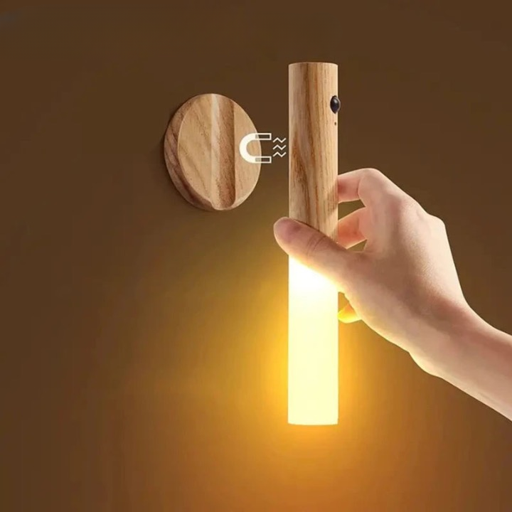 מנורת לילה מגנטית עם טעינה USB – עיצוב עץ חכם